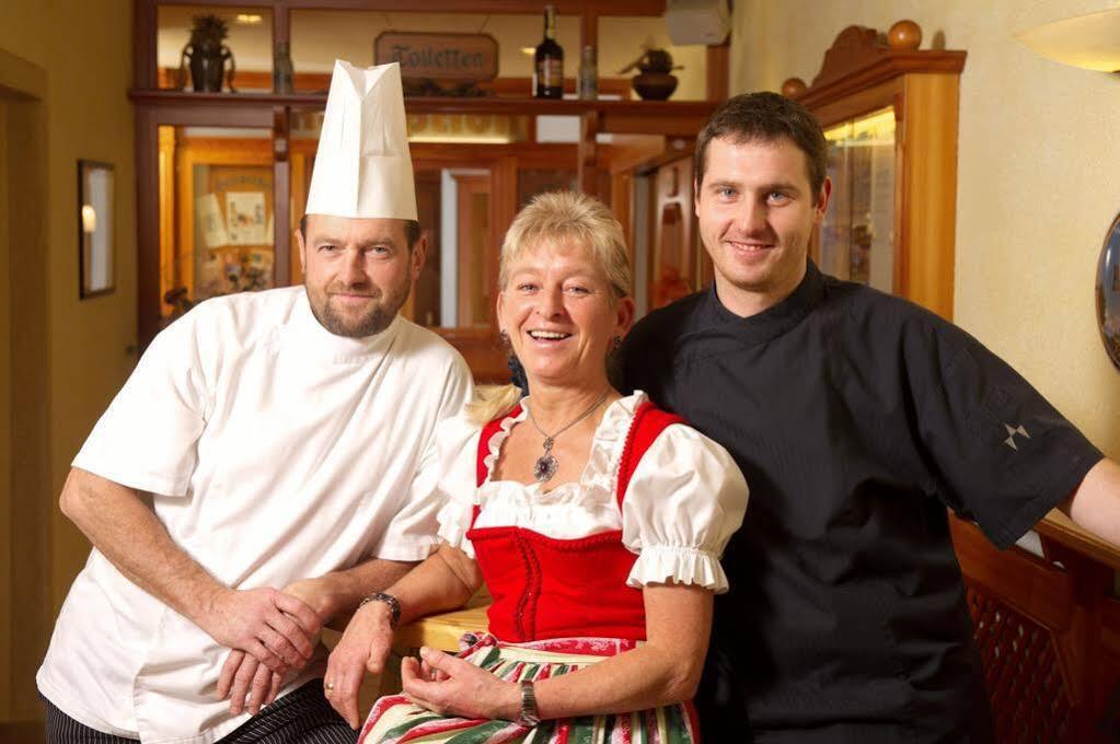 Gasthof - Restaurant Loecker Radstadt Ngoại thất bức ảnh
